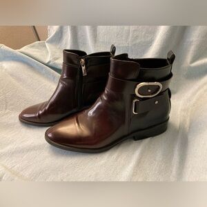 EUC ZARA Black and Burgundy w/Gold Accent Booties Ankle Boots Two-Tone size 9.5